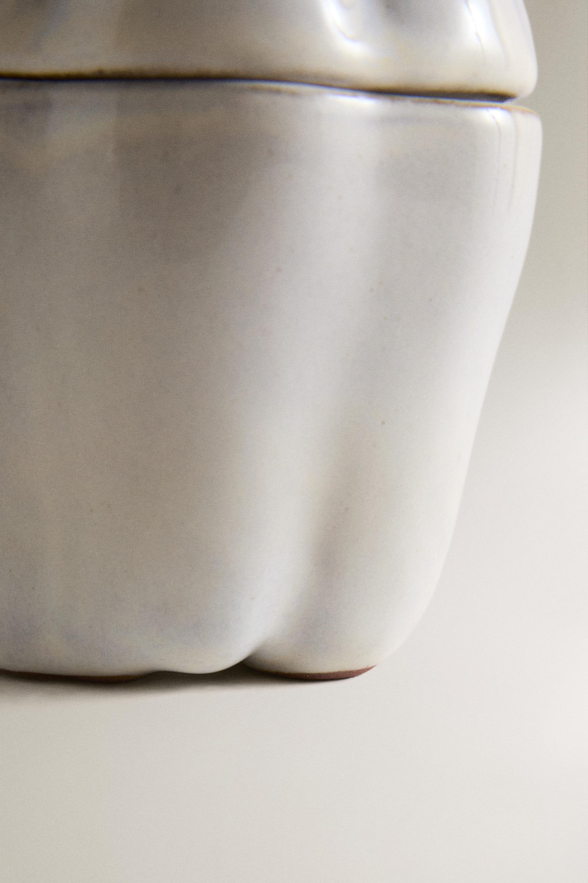 PEPPER EARTHENWARE STORAGE JAR